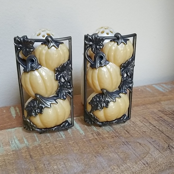 2 Bath And Body Works 🎃 Wallflowers Plugs